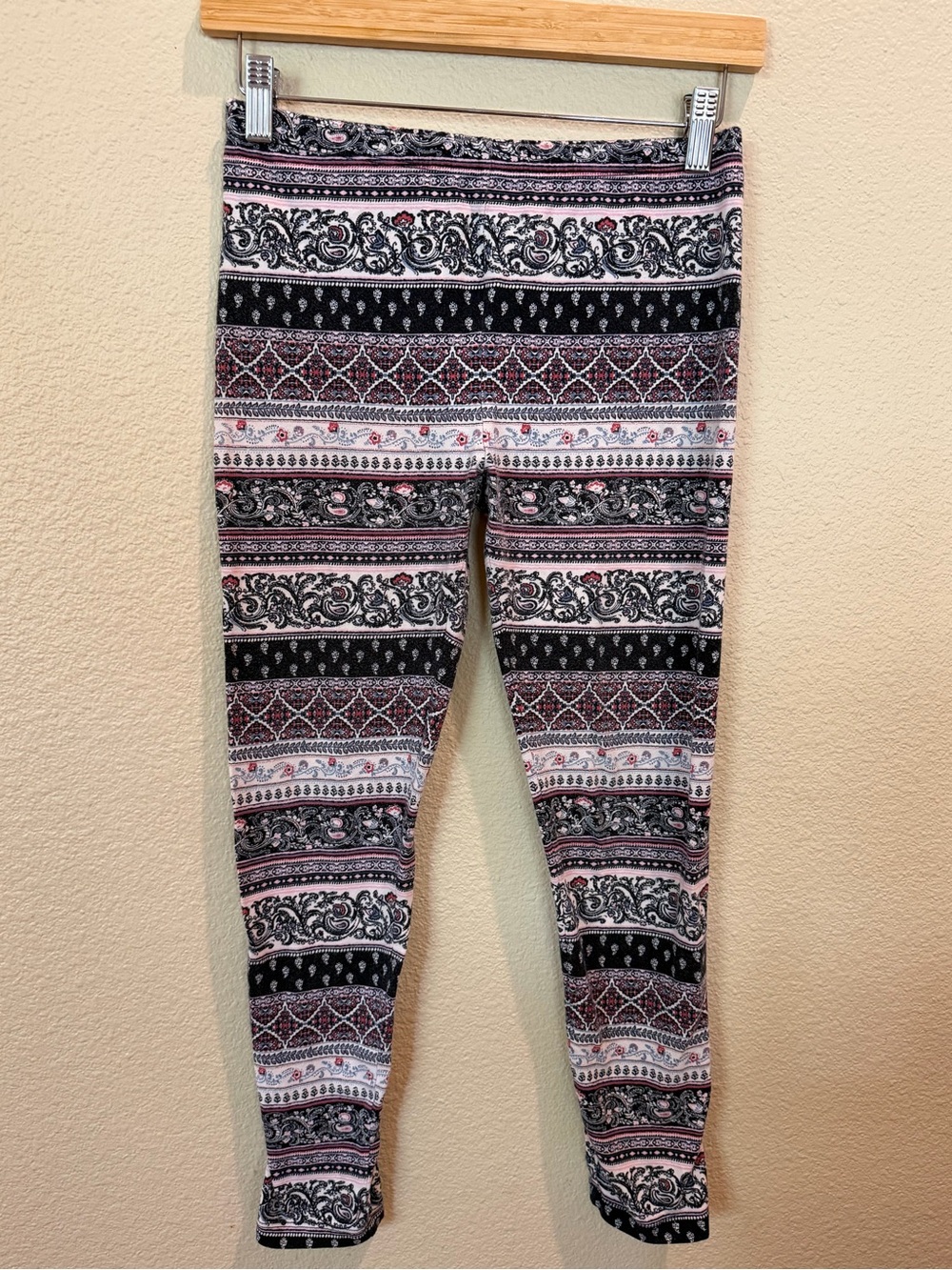 Pink Republic Black, Pink & White Patterned Stretch Leggings
